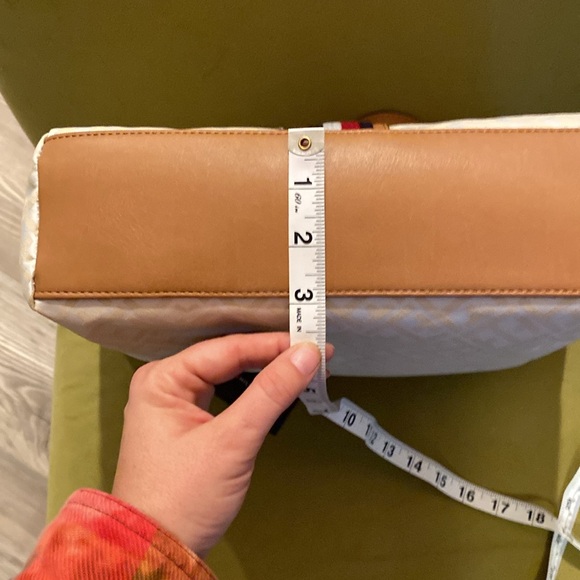 New with Tags- Tommy Hilfiger- “The Shopper” Bag-Lots of pockets!! - Picture 12 of 12